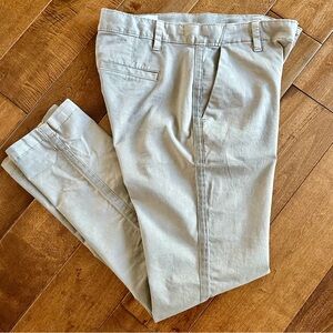 GAP Girlfriend Chino pant size 0 - color Field Stone